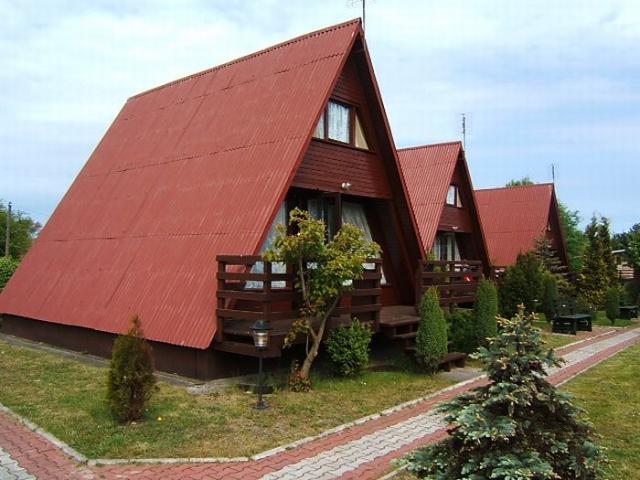 Widok na kampingi typu BRDA o numerach (od lewej): 1, 2, 3.