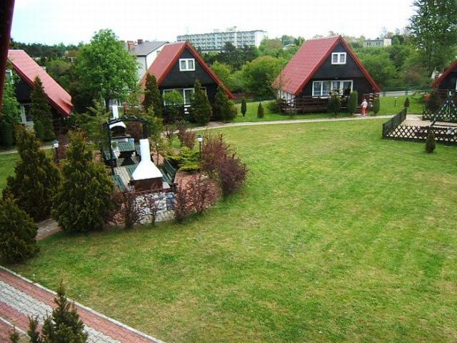 Widok na kampingi typu BRDA o numerach (od lewej): 5, 6, 7, 8.